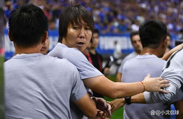 为了演好片中的青年炼钢工人吴一竹，他住进哈尔滨铁路车辆厂体验生活，与工人们同吃同睡，用血肉之躯诠释工人群体的觉醒。