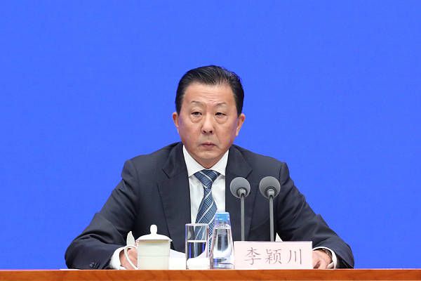2.除非违背第一法则，机器人必须服从人类的命令。